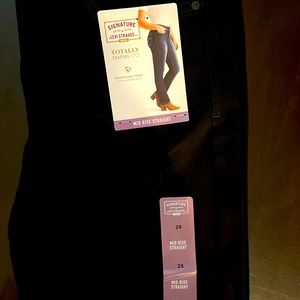 Women’s or juniors Signature Levi Strauss